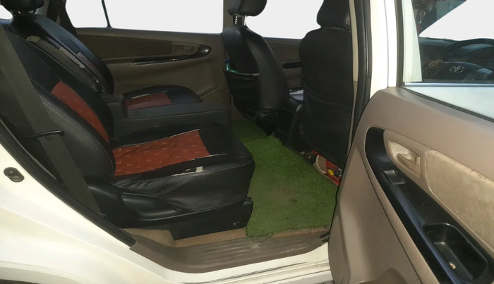 2015 Toyota Innova 2.5 G 7 STR, Diesel, Manual, 87,388 km, interior