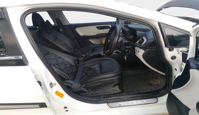 2023 Tata ALTROZ XM PLUS SUNROOF, Petrol, Manual, 38,599 km, interior