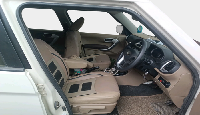 2016 Mahindra TUV300 T8, Diesel, Manual, 67,560 km, interior
