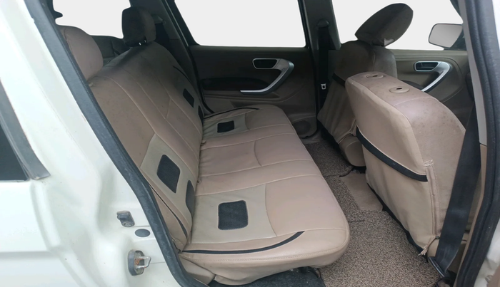 2016 Mahindra TUV300 T8, Diesel, Manual, 67,560 km, interior