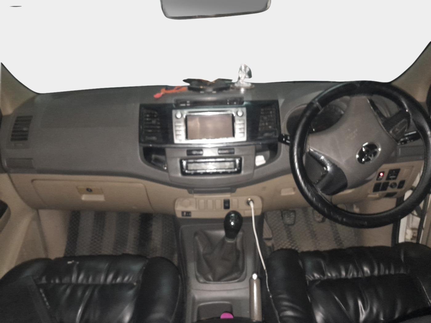2012 Toyota Fortuner 3.0 4X2 MT, Diesel, Manual, 1,28,947 km, interior