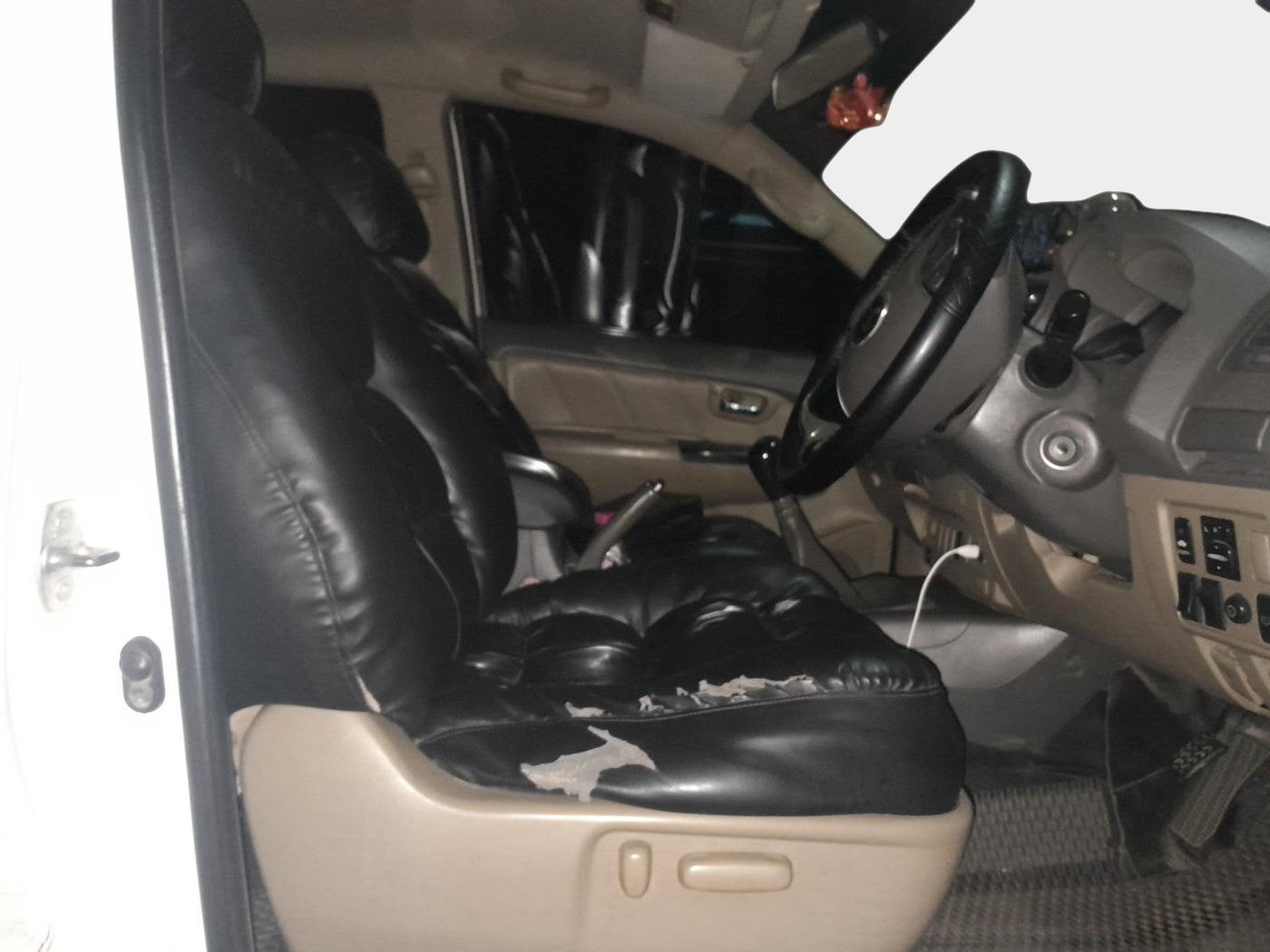 2012 Toyota Fortuner 3.0 4X2 MT, Diesel, Manual, 1,28,947 km, interior
