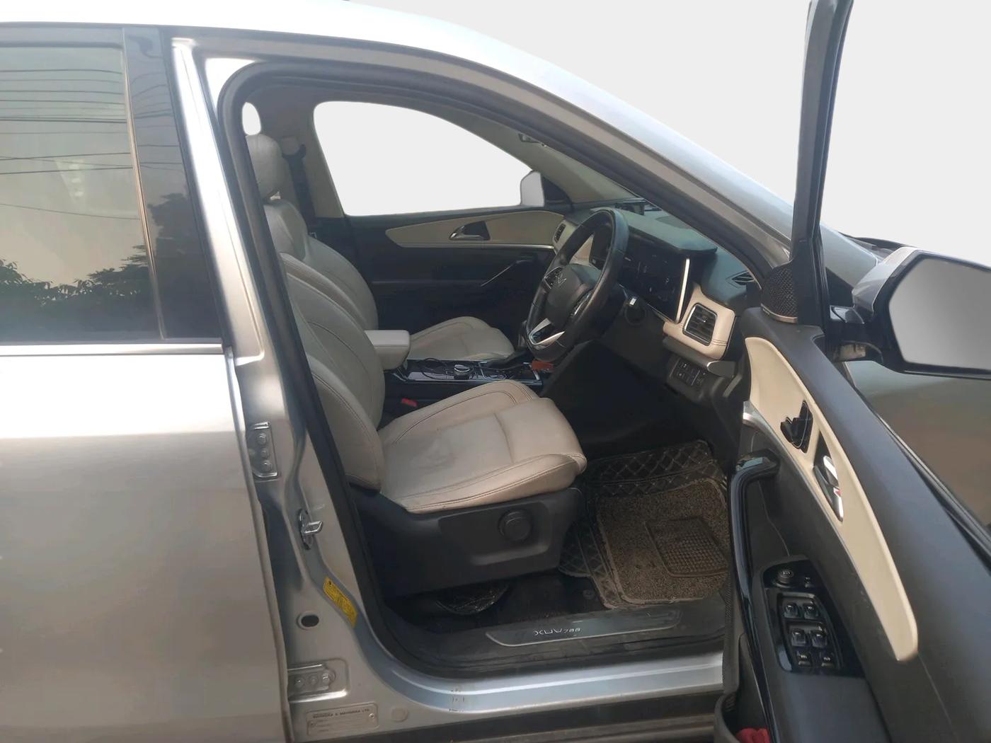 2021 Mahindra XUV700 AX 7 LUXURY P AT 7 STR, Petrol, Automatic, 48,740 km, interior