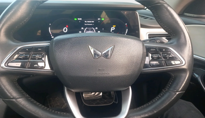 2021 Mahindra XUV700 AX 7 LUXURY P AT 7 STR, Petrol, Automatic, 48,740 km, interior