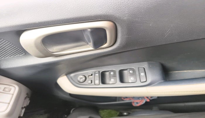 2019 Hyundai VENUE SX 1.4 CRDi DUAL TONE, Diesel, Manual, 1,01,748 km, interior