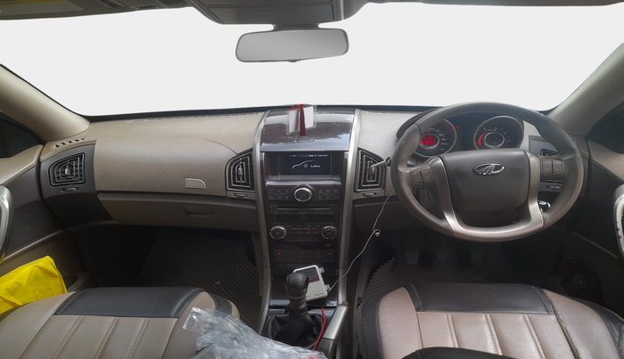 2015 Mahindra XUV500 W6, Diesel, Manual, 1,88,754 km, interior
