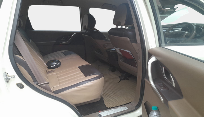 2015 Mahindra XUV500 W6, Diesel, Manual, 1,88,754 km, interior
