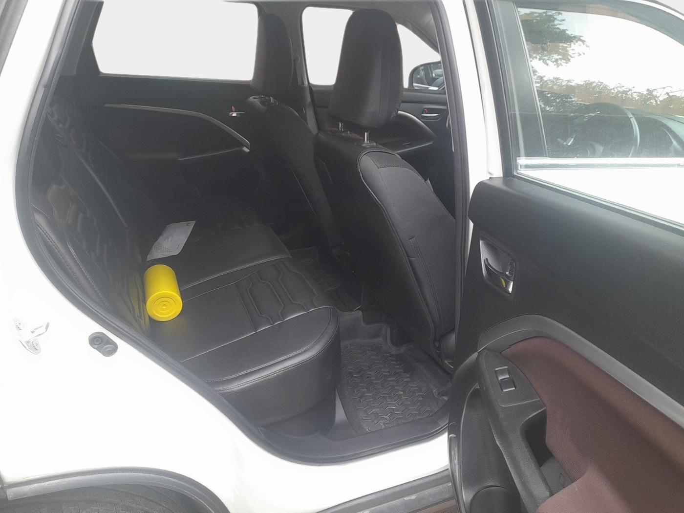 2022 Maruti BREZZA ZXI + SMART HYBRID, Petrol, Manual, 40,513 km, interior
