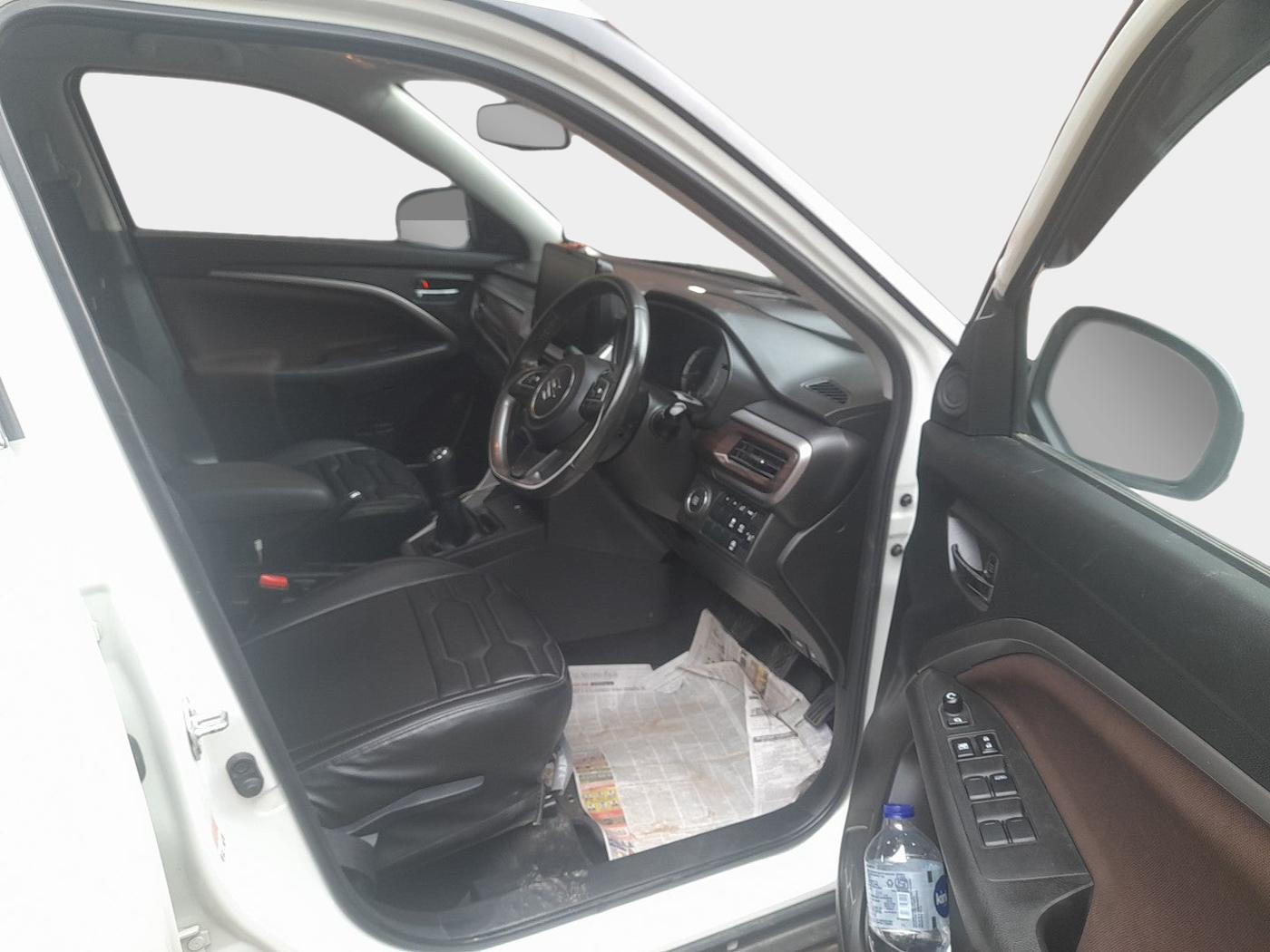 2022 Maruti BREZZA ZXI + SMART HYBRID, Petrol, Manual, 40,513 km, interior