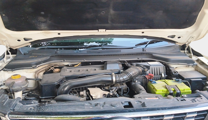 2020 Mahindra XUV300 W8 (O) 1.5 DIESEL, Diesel, Manual, 69,333 km, exterior