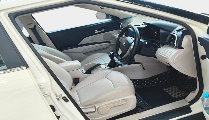 2020 Mahindra XUV300 W8 (O) 1.5 DIESEL, Diesel, Manual, 69,333 km, interior