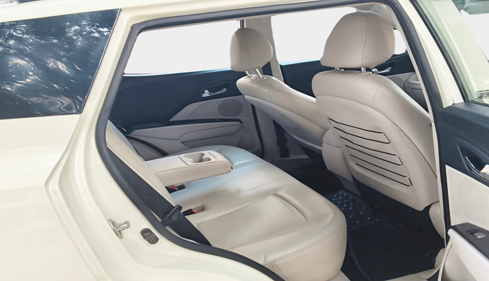 2020 Mahindra XUV300 W8 (O) 1.5 DIESEL, Diesel, Manual, 69,333 km, interior