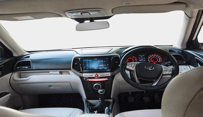 2020 Mahindra XUV300 W8 (O) 1.5 DIESEL, Diesel, Manual, 69,333 km, interior