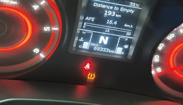 2020 Mahindra XUV300 W8 (O) 1.5 DIESEL, Diesel, Manual, 69,333 km, interior