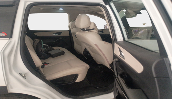 2024 Mahindra XUV700 AX 7 D MT 7 STR, Diesel, Manual, 25,016 km, interior