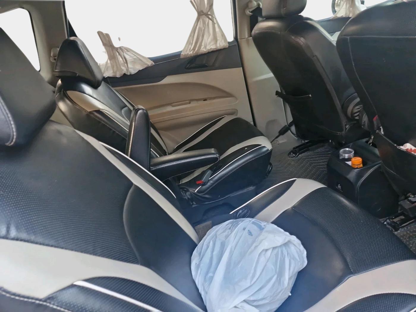 2019 Mahindra MARAZZO M4 7 STR, Diesel, Manual, 1,12,394 km, interior