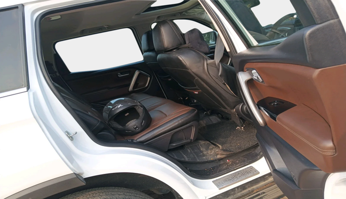 2024 Mahindra SCORPIO-N Z8 DIESEL MT 2WD 7 STR, Diesel, Manual, 39,163 km, interior