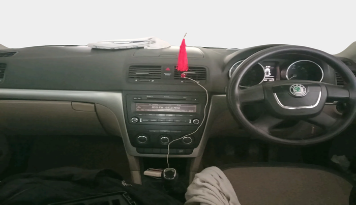 2013 Skoda Yeti ACTIVE 2.0 TDI CR 4X2, Diesel, Manual, 1,00,432 km, interior