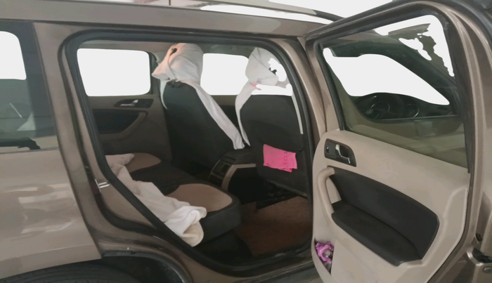 2013 Skoda Yeti ACTIVE 2.0 TDI CR 4X2, Diesel, Manual, 1,00,432 km, interior