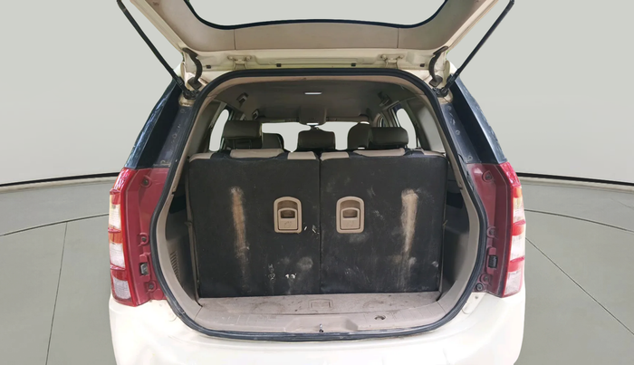 2016 Mahindra XUV500 W4, Diesel, Manual, 1,02,864 km, exterior