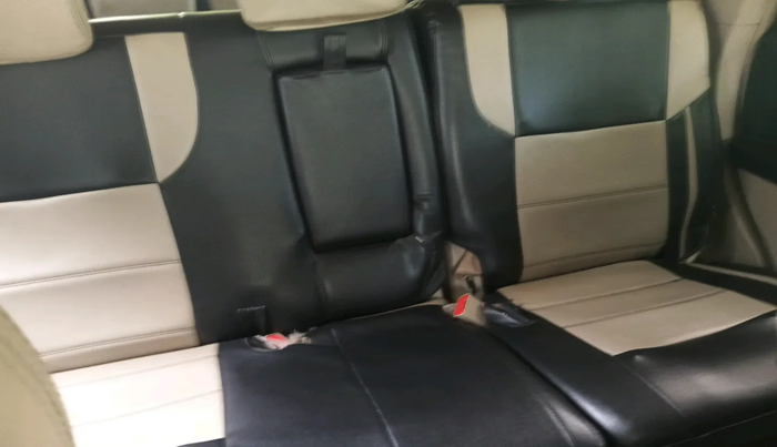 2016 Mahindra XUV500 W4, Diesel, Manual, 1,02,864 km, interior