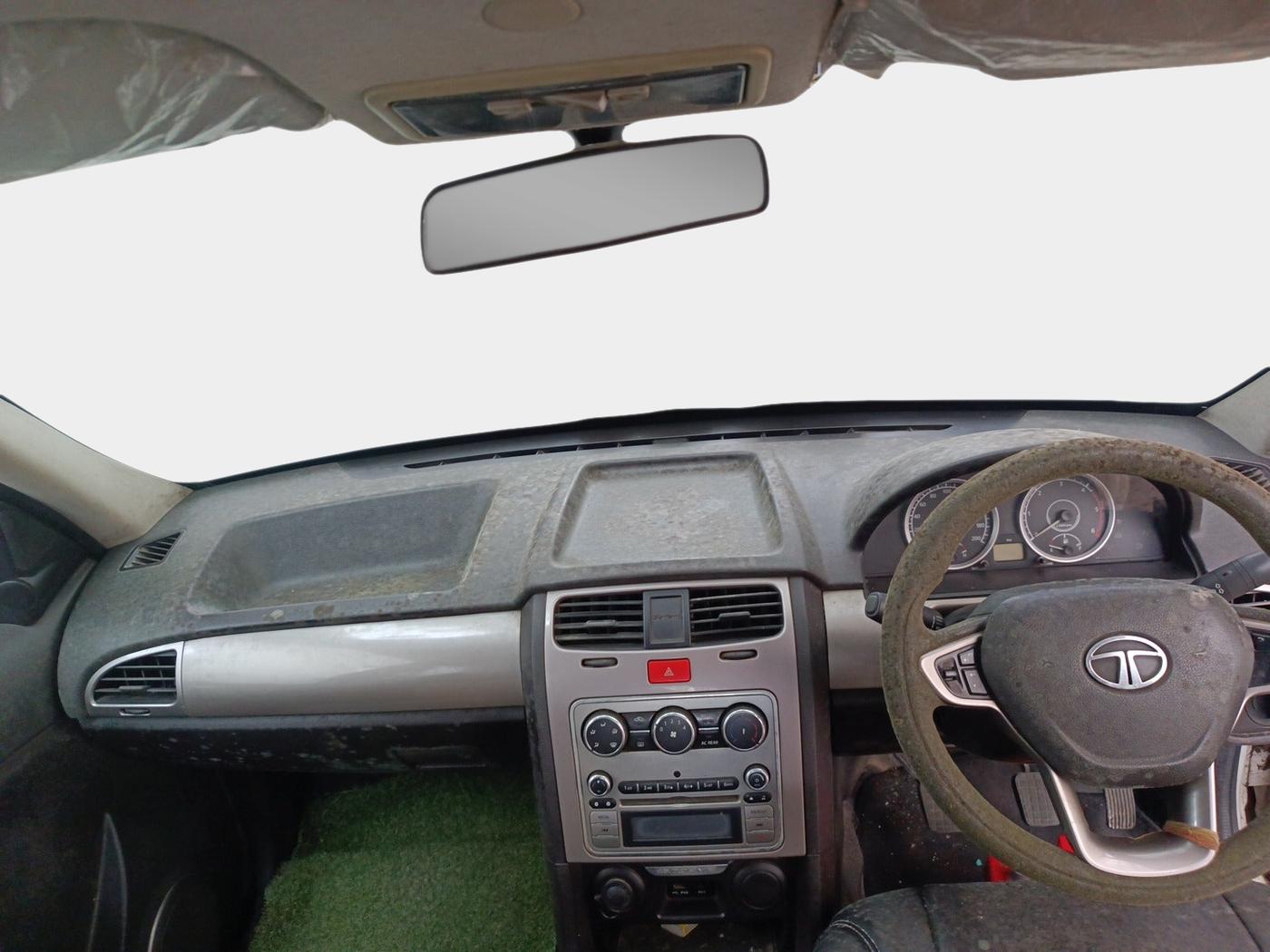 2017 Tata Safari Storme 2.2 EX 4X2, Diesel, Manual, 1,00,000 km, interior