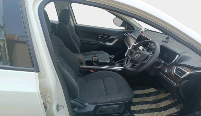 2019 Tata Harrier XT 2.0L KRYOTEC, Diesel, Manual, 50,335 km, interior