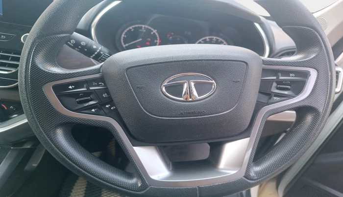 2019 Tata Harrier XT 2.0L KRYOTEC, Diesel, Manual, 50,335 km, interior