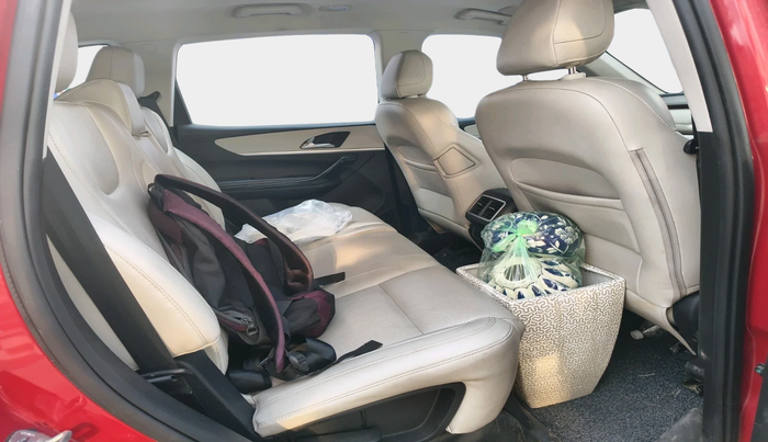 2023 Mahindra XUV700 AX 7 LUXURY D AT 7 STR, Diesel, Automatic, 25,318 km, interior