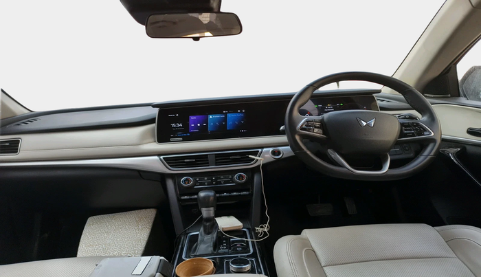 2023 Mahindra XUV700 AX 7 LUXURY D AT 7 STR, Diesel, Automatic, 25,318 km, interior