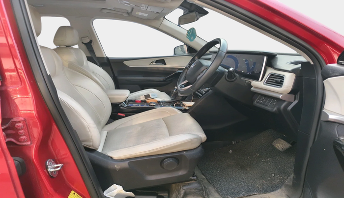 2023 Mahindra XUV700 AX 7 LUXURY D AT 7 STR, Diesel, Automatic, 25,318 km, interior