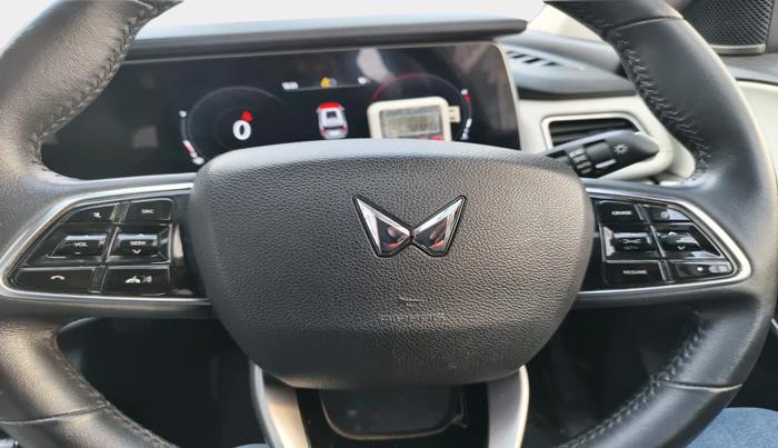 2023 Mahindra XUV700 AX 7 LUXURY D AT 7 STR, Diesel, Automatic, 25,318 km, interior