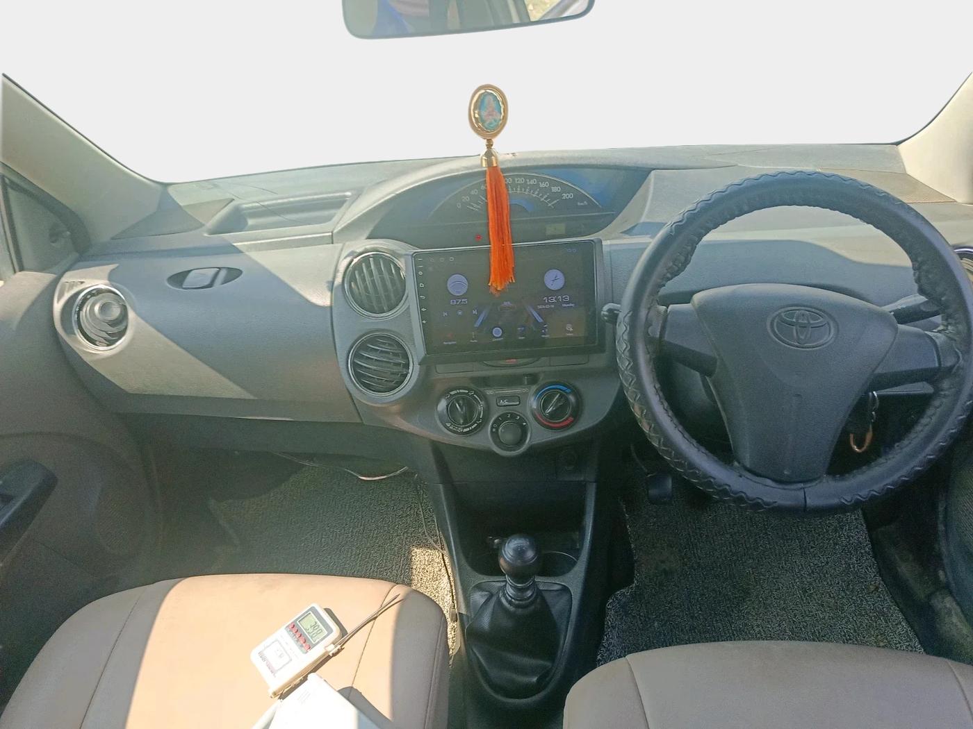 2013 Toyota Etios Liva GD, Diesel, Manual, 1,17,738 km, interior
