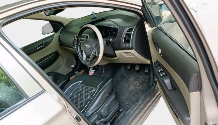 2013 Hyundai i20 ASTA 1.2, Petrol, Manual, 58,648 km, interior
