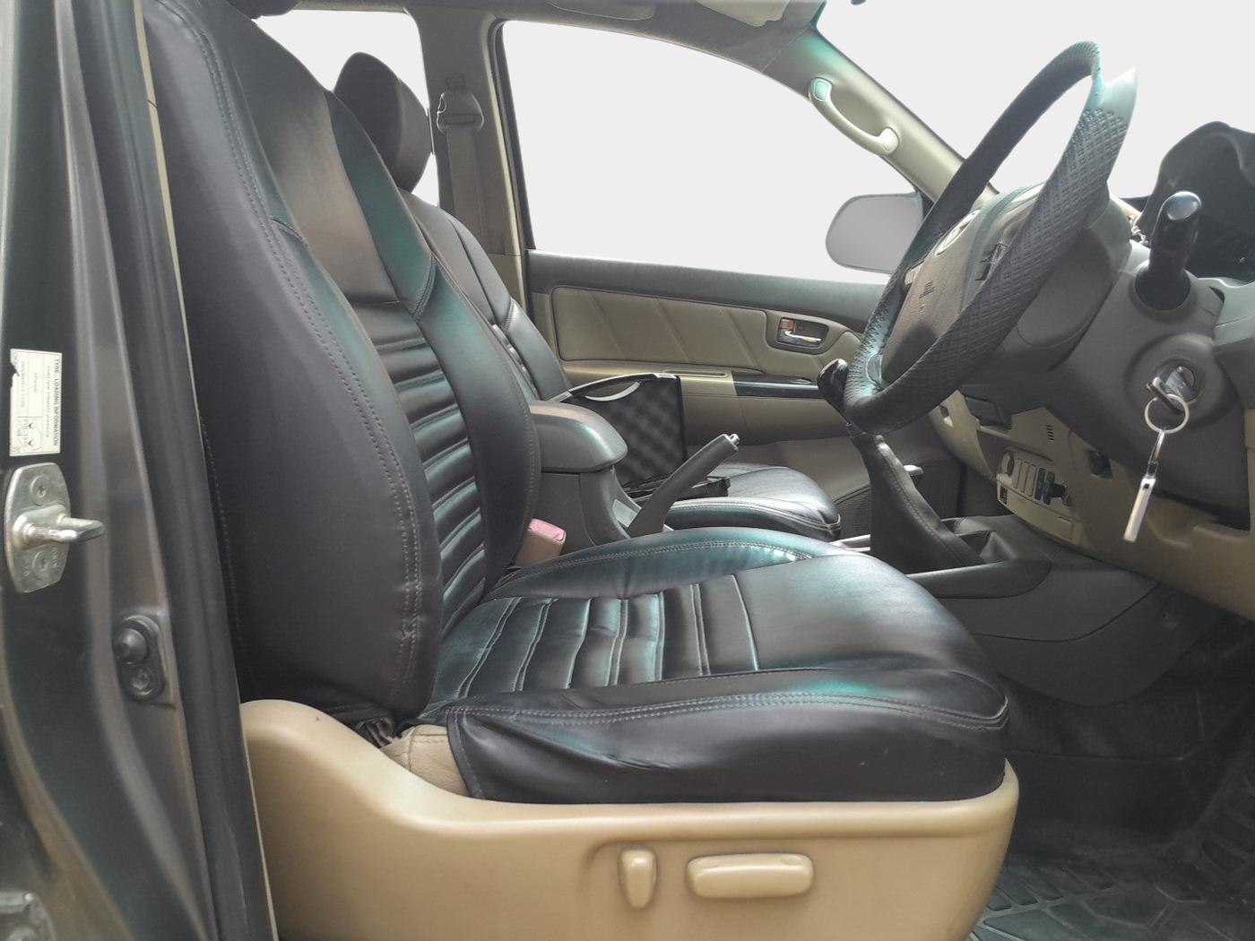 2013 Toyota Fortuner 3.0 4X4 MT, Diesel, Manual, 2,37,233 km, interior