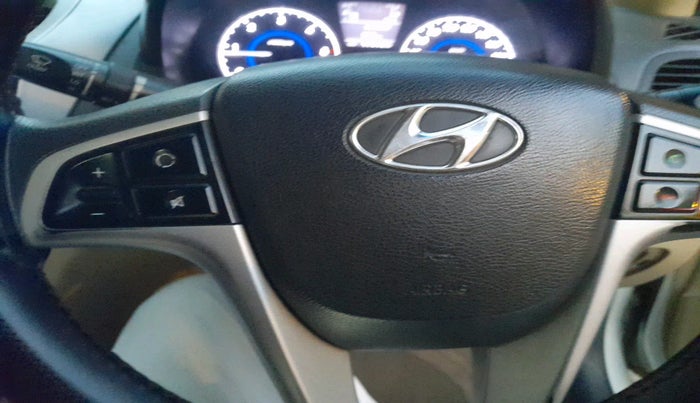2012 Hyundai Verna FLUIDIC 1.6 CRDI SX, Diesel, Manual, 97,093 km, interior