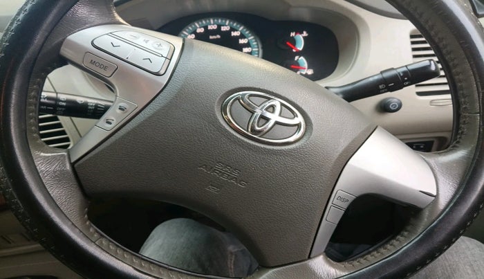 2012 Toyota Innova V 2.5 7 STR, Diesel, Manual, 1,04,198 km, interior