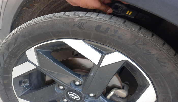 2021 Hyundai ALCAZAR PLATINUM 1.5 MT 7STR, Diesel, Manual, 90,870 km, tyre