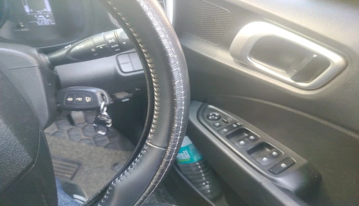 2020 Hyundai VENUE S+ 1.2, Petrol, Manual, 52,301 km, interior