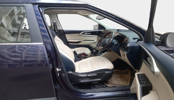 2023 KIA CARENS LUXURY PLUS 1.5 DIESEL 7 STR, Diesel, Manual, 37,713 km, interior