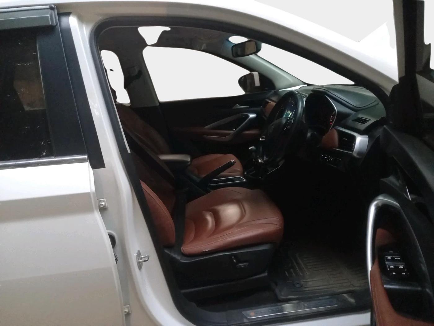 2021 MG HECTOR PLUS SELECT 2.0 DIESEL TURBO MT 7-STR, Diesel, Manual, 1,00,765 km, interior