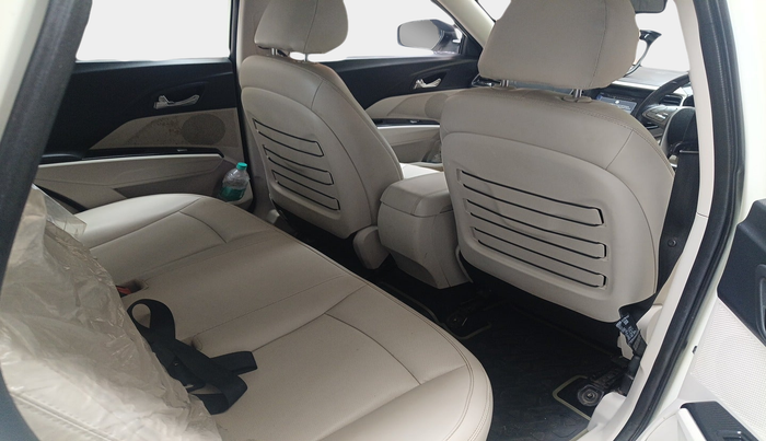 2022 Mahindra XUV300 W8 (O) 1.2 PETROL, Petrol, Manual, 92,877 km, interior