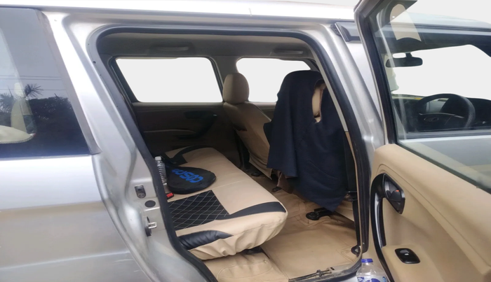 2015 Mahindra TUV300 T4, Diesel, Manual, 1,55,932 km, interior