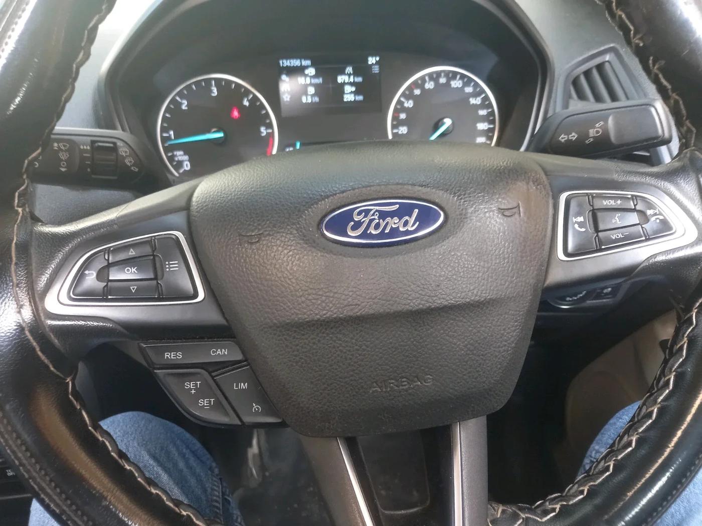 2021 Ford Ecosport TITANIUM + SE 1.5L DIESEL, Diesel, Manual, 1,34,356 km, interior