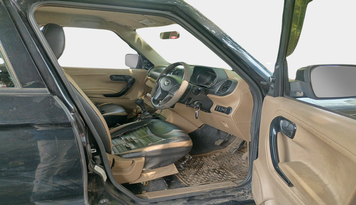2016 Mahindra TUV300 T4, Diesel, Manual, 1,62,001 km, interior