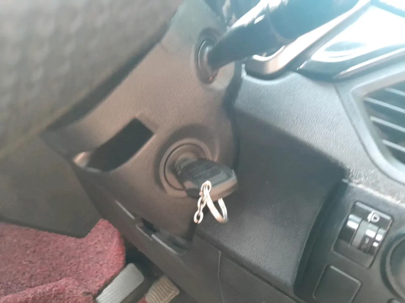 2018 Mahindra KUV 100 NXT K8 P 6 STR, Petrol, Manual, 1,16,370 km, interior