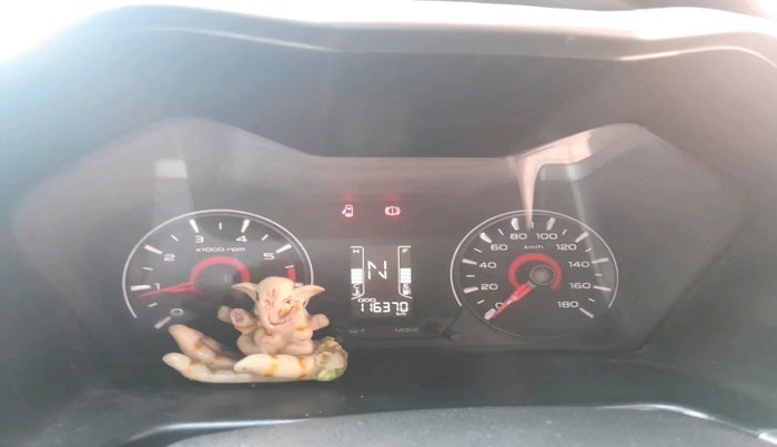 2018 Mahindra KUV 100 NXT K8 P 6 STR, Petrol, Manual, 1,16,370 km, interior