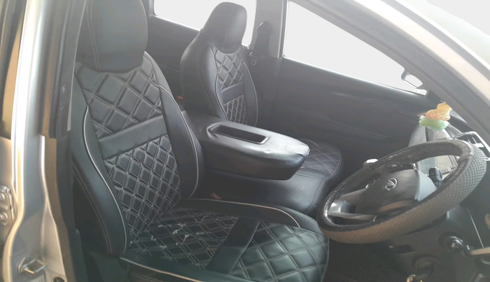 2018 Mahindra KUV 100 NXT K8 P 6 STR, Petrol, Manual, 1,16,370 km, interior