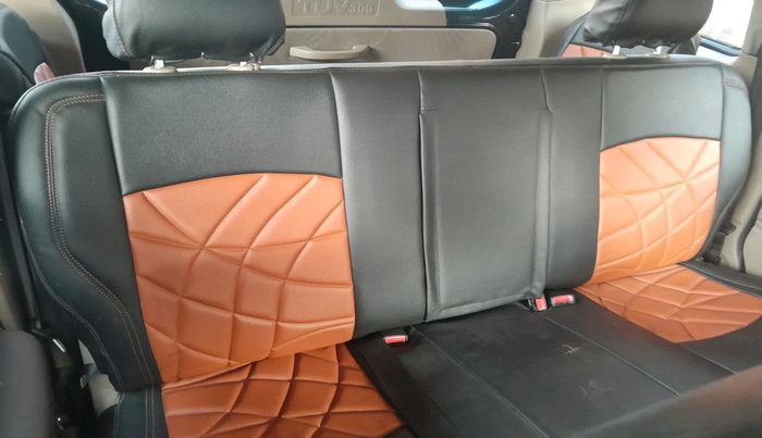 2018 Mahindra TUV300 T8, Diesel, Manual, 68,758 km, interior