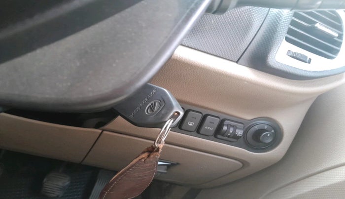 2018 Mahindra TUV300 T8, Diesel, Manual, 68,758 km, interior